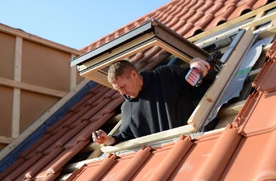 Pose de fenêtres de toit Velux à Saumont